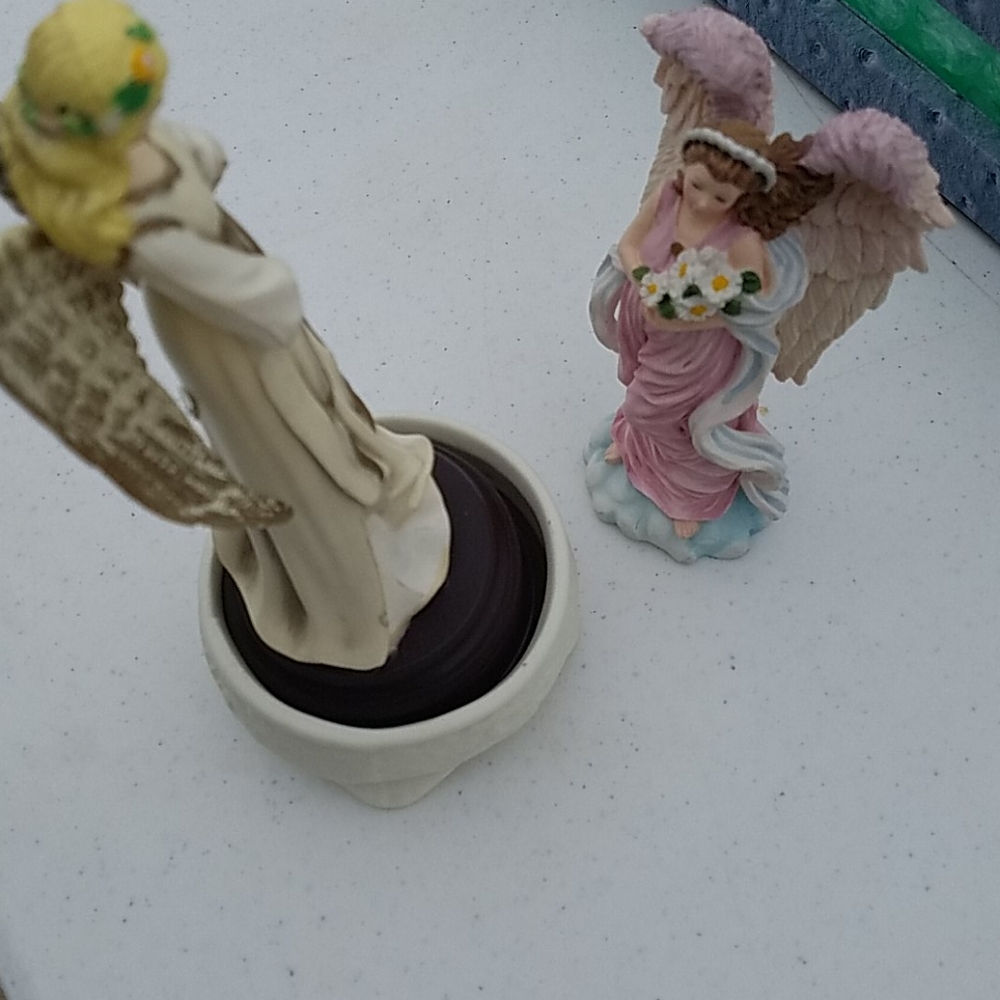 Angels - Picture 4 of 4